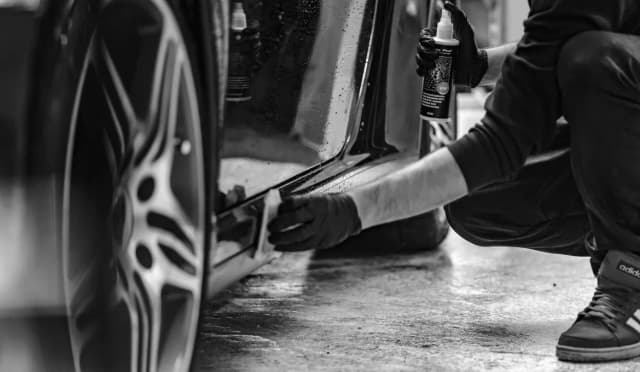 Czy po woskowaniu płukać auto? Kluczowe wskazówki dla idealnego efektu Czy po woskowaniu płukać auto? Kluczowe wskazówki dla idealnego efektu