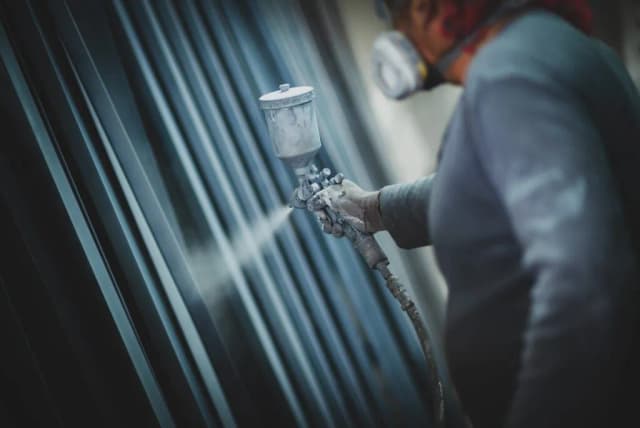 Chlorokauczuk jak malować pistoletem – unikaj najczęstszych błędów Chlorokauczuk jak malować pistoletem – unikaj najczęstszych błędów