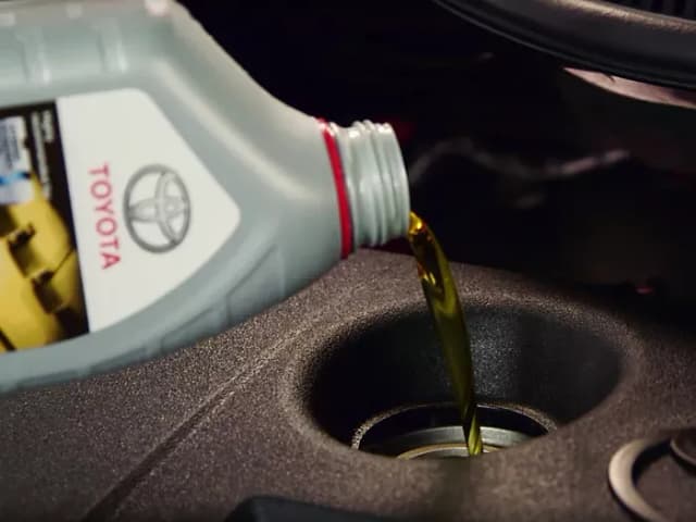 Wymiana oleju w Toyota Corolla - co ile kilometrów i ważne wskazówki Wymiana oleju w Toyota Corolla - co ile kilometrów i ważne wskazówki